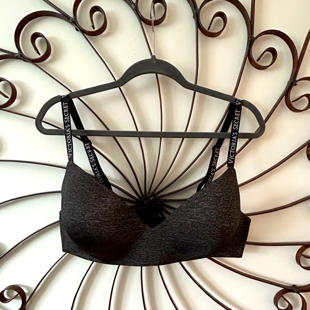 VICTORIA’S SECRET T-Shirt Bra